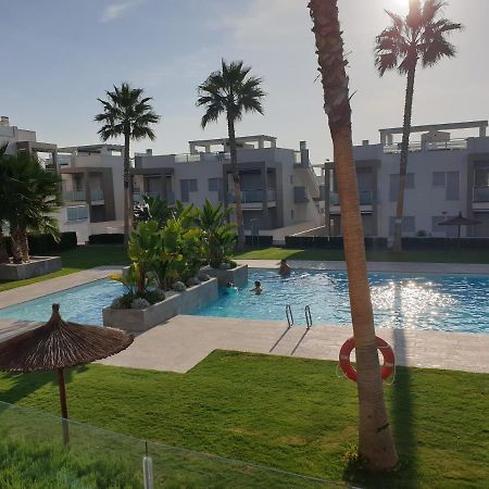El Mirador Amelie: Beachside Apartment with Pool in Torrevieja Exterior photo
