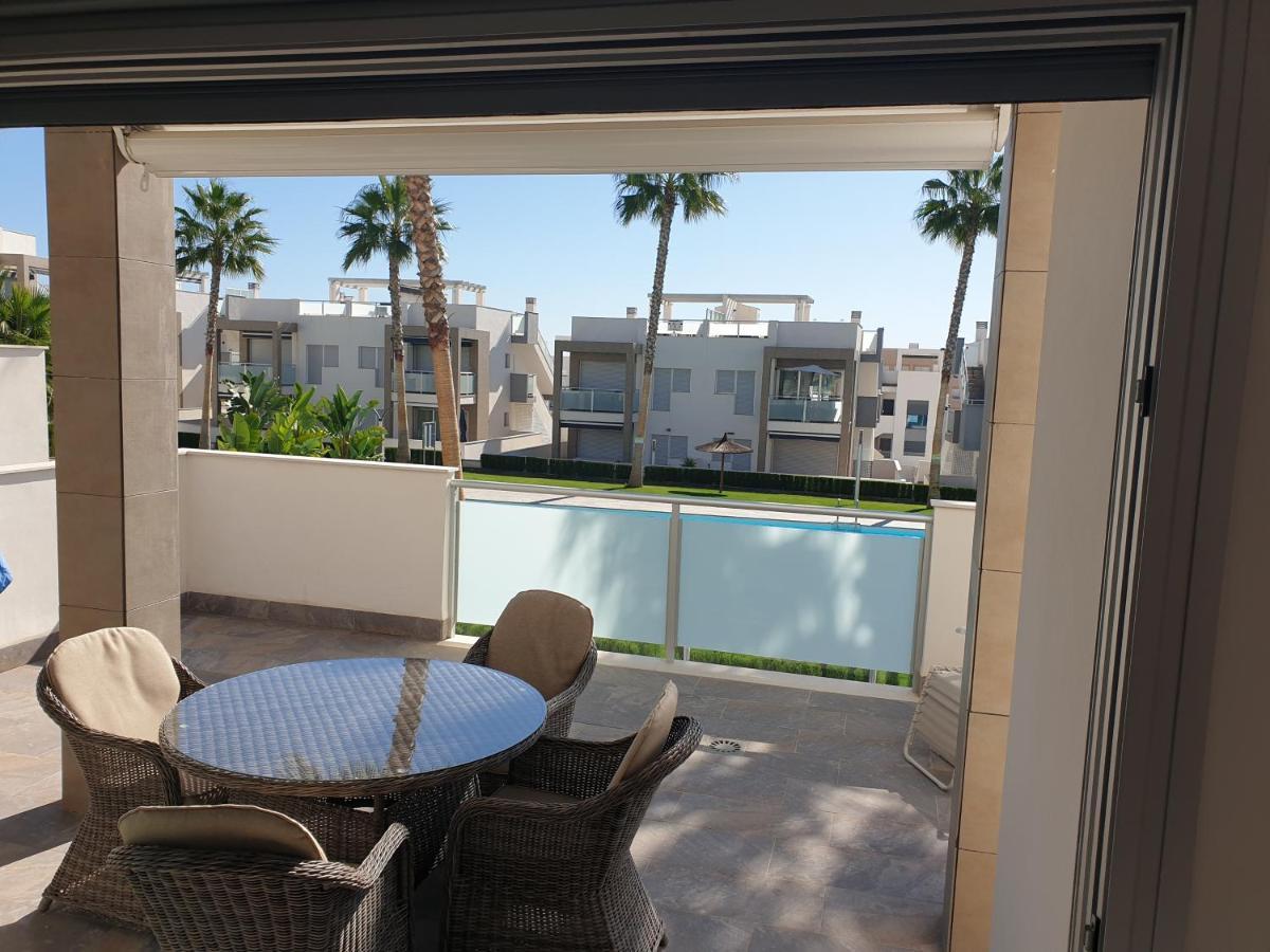 El Mirador Amelie: Beachside Apartment with Pool in Torrevieja Exterior photo