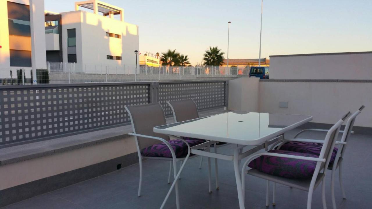 El Mirador Amelie: Beachside Apartment with Pool in Torrevieja Exterior photo