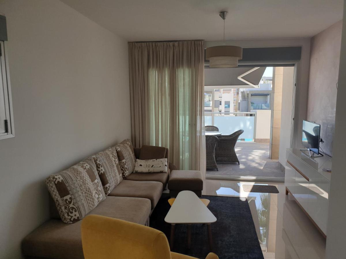 El Mirador Amelie: Beachside Apartment with Pool in Torrevieja Exterior photo