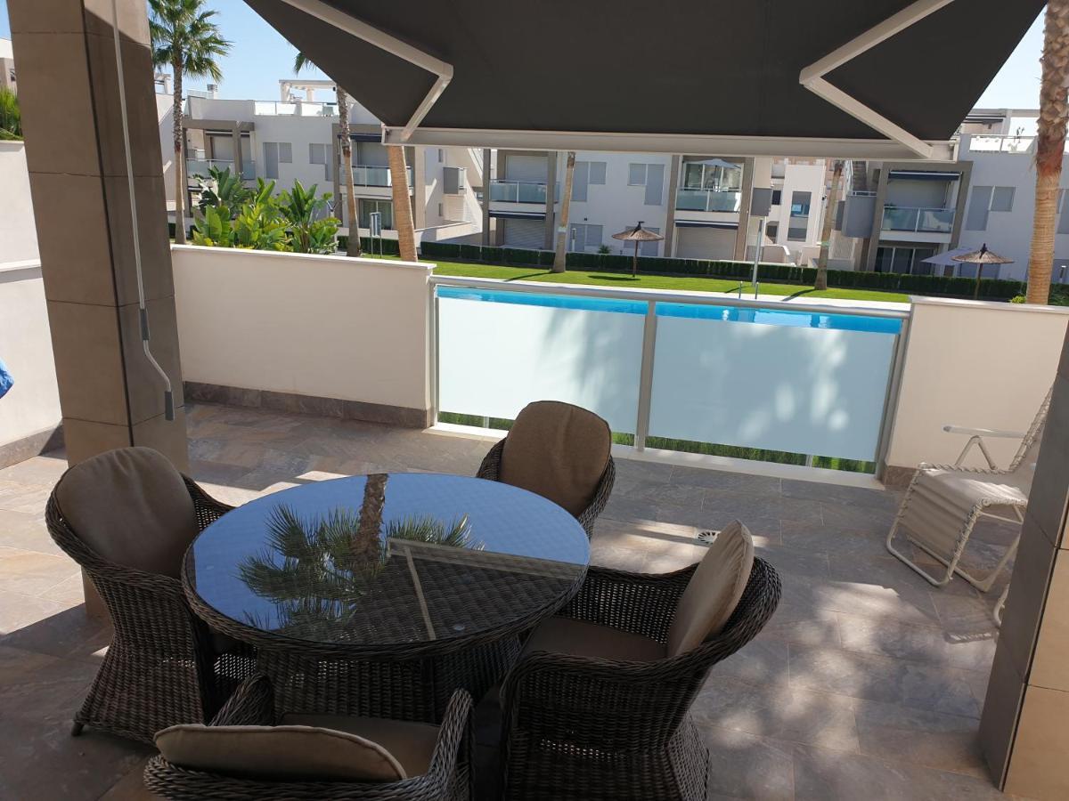 El Mirador Amelie: Beachside Apartment with Pool in Torrevieja Exterior photo