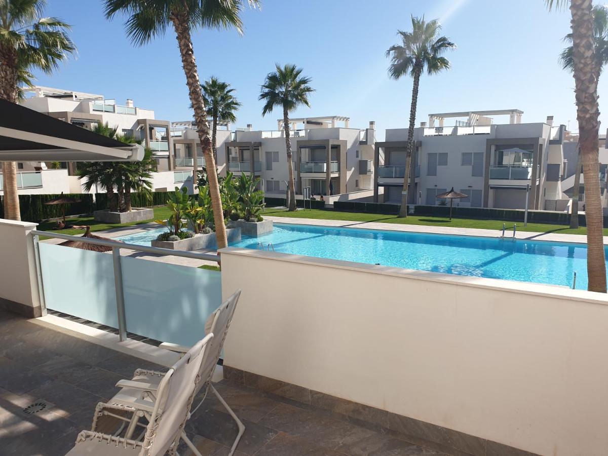 El Mirador Amelie: Beachside Apartment with Pool in Torrevieja Exterior photo