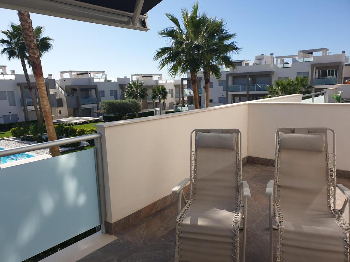 El Mirador Amelie: Beachside Apartment with Pool in Torrevieja Exterior photo